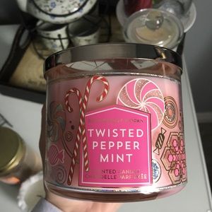 Bath & Body Works 3 Wick Candle Twisted Peppermint